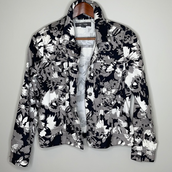 Kenneth Cole Reaction Jackets & Blazers - KENNETH COLE Reaction floral camo denim jacket M